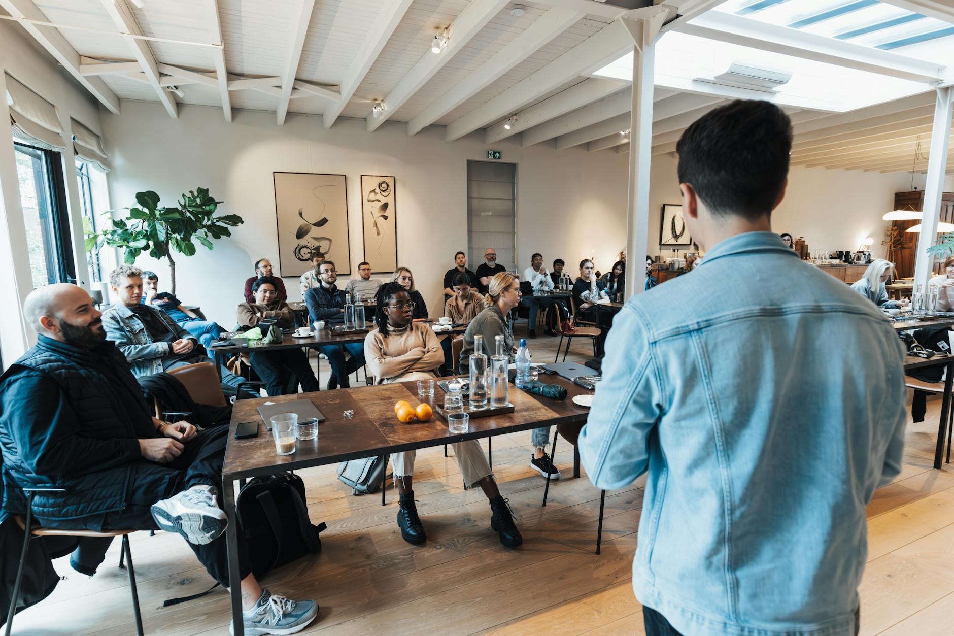 Führungsteam beim Offsite außerhalb des Tagesgeschäfts